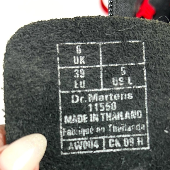 Rare Dr. Martens 11550 Skull Roses 20 Eyelet boots - Picture 11 of 16